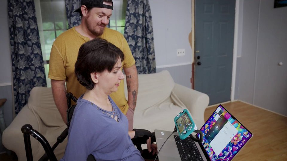 Preview: Neuralink patient Audrey plays Mario Kart by thought